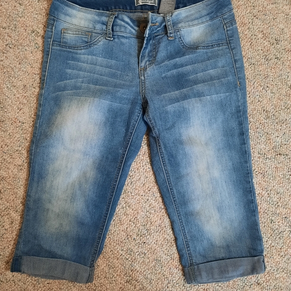 Low Rise Capris - Picture 2 of 3